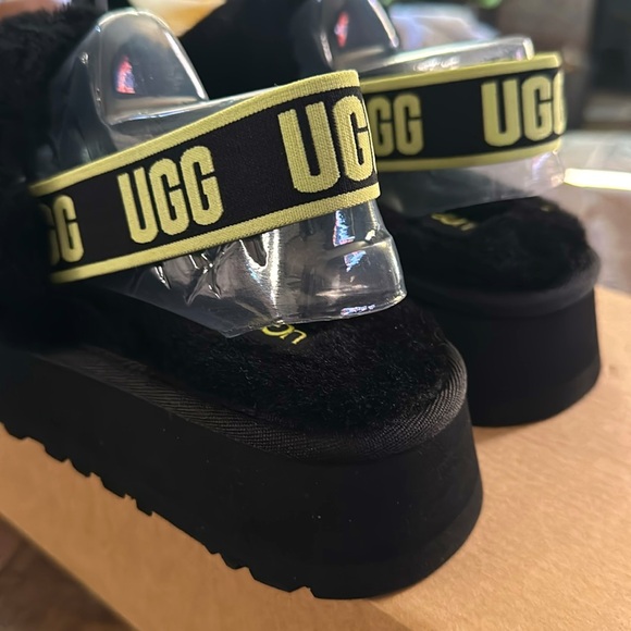 COPY - UGG Fluff Slides - Picture 4 of 5